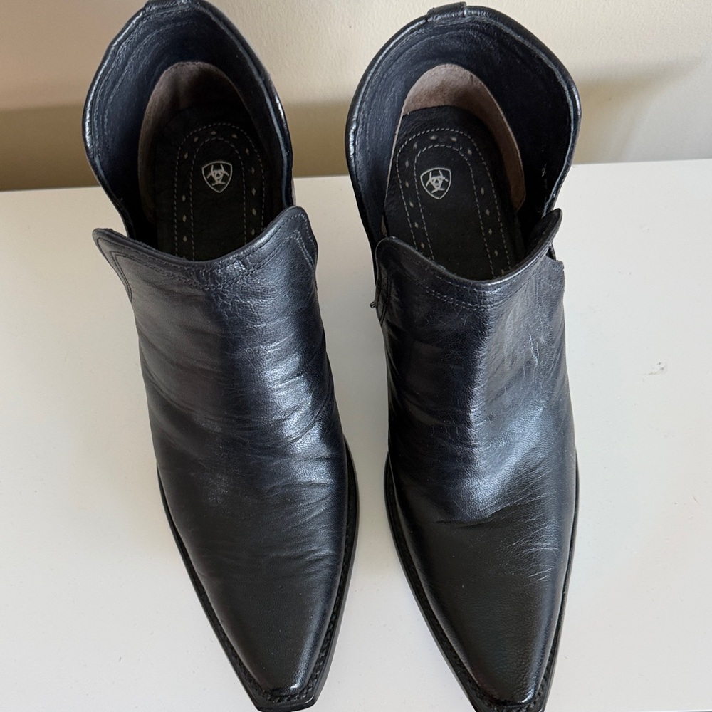 Ariat Women’s Dixon Black Western Booties